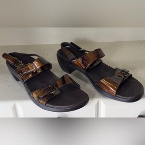 Aravon Women’s 3 Adjustable Leather Straps Comfort Sandals Size 11- Brand New